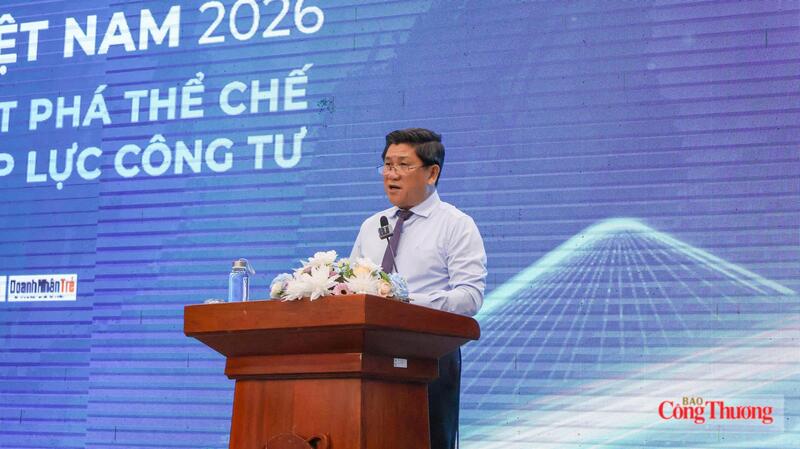 Phó Chủ tịch UBND tỉnh Cà Mau Lê Văn Sử phát biểu chỉ đạo tại diễn đàn. Ảnh: Vân Nguyễn
