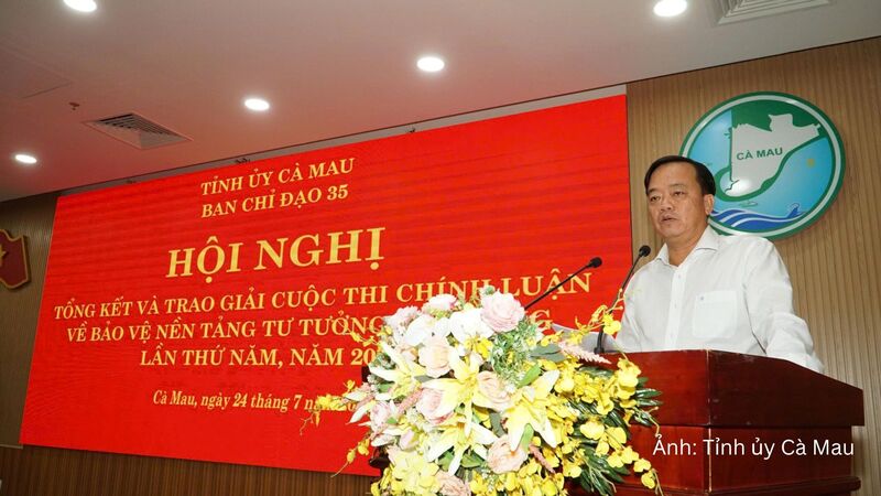 Phó Bí thư Thường trực Tỉnh ủy Cà Mau Huỳnh Quốc Việt phát biểu tại hội nghị tổng kết và trao giải.