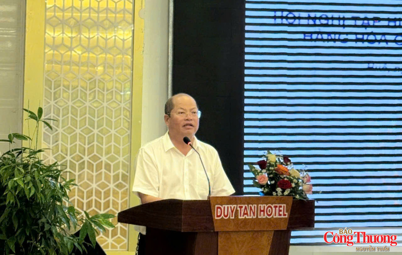 Giám đốc Sở Công Thương thành phố Huế Đặng Hữu Phúc phát biểu tại hội nghị