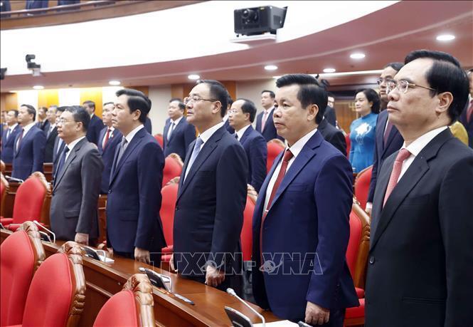 Các đại biểu thực hiện nghi lễ chào cờ bế mạc Hội nghị. Ảnh: Thống Nhất/TTXVN