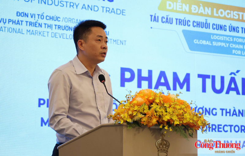 Ông Phạm Tuấn Hải, Phó Giám đốc Sở Công Thương TP. Hải Phòng trình bày tham luận tại diễn đàn.
