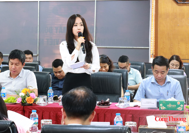Bà Võ Hồng Anh, Phó Vụ trưởng Vụ Phát triển thị trường nước ngoài nêu giải pháp hỗ trợ Tổng công ty VEAM trong mở rộng thị trường xuất khẩu.