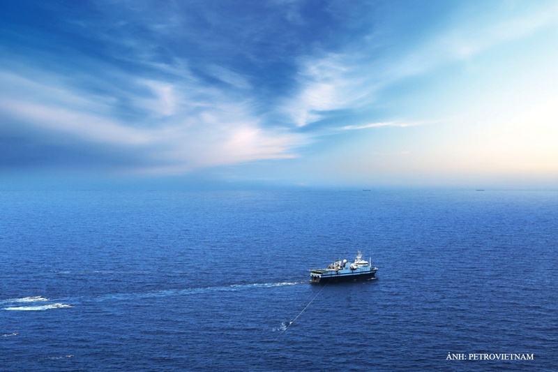 Hoạt động thu nổ địa chấn trên biển. Ảnh: Petrovietnam