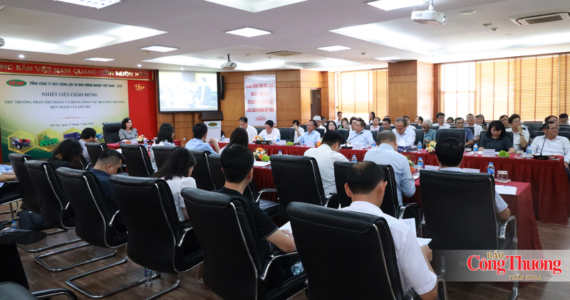 Toàn cảnh buổi làm việc.