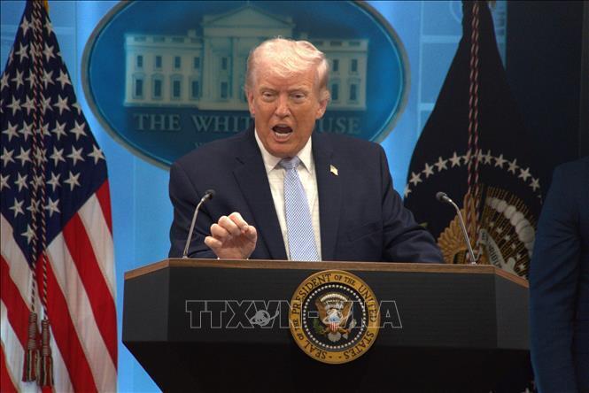 Tổng thống Mỹ Donald Trump phát biểu trong cuộc họp báo ở Nhà Trắng ngày 6/4/2026. Ảnh: THX/TTXVN