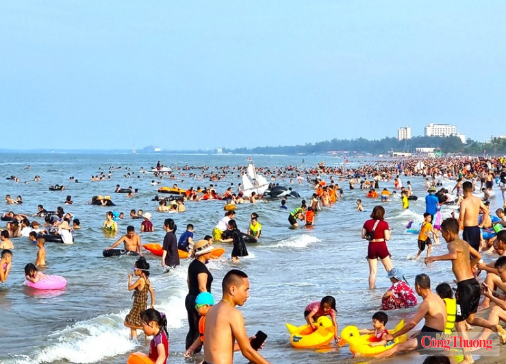 Du lịch biển đưa lại nguồn thu lớn cho tỉnh Nghệ An