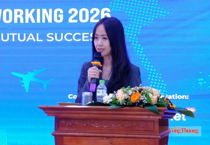 Bà Võ Hồng Anh, Phó Vụ trưởng Vụ Phát triển thị trường nước ngoài (Bộ Công Thương) đề xuất các giải pháp thúc đẩy thương mại giữa hai nước tại diễn đàn. Ảnh: Lê An