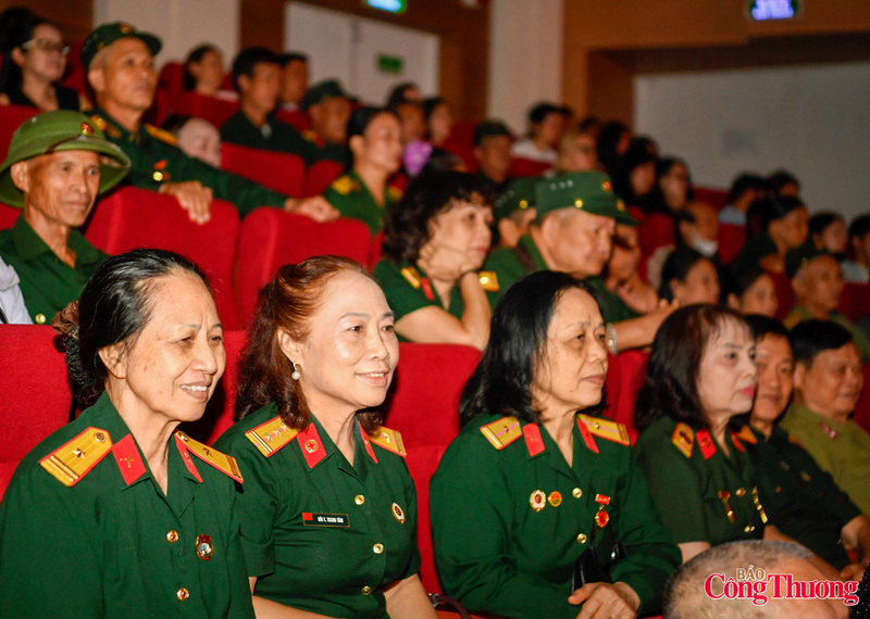 Chương trình có sự tham gia của 211 cựu chiến binh đến từ Hội Truyền thống Trường Sơn và Hội Cựu quân nhân tình nguyện Việt Nam tại Lào.