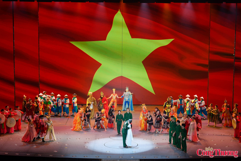 Show diễn "Đất nước thiên hùng ca" đã để lại nhiều dấu ấn và cảm xúc trong lòng các cựu chiến binh, gợi nhớ một phần tuổi trẻ của những người lính.