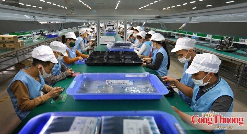 Công nhân sản xuất tại Khu công nghiệp tỉnh Bắc Ninh.