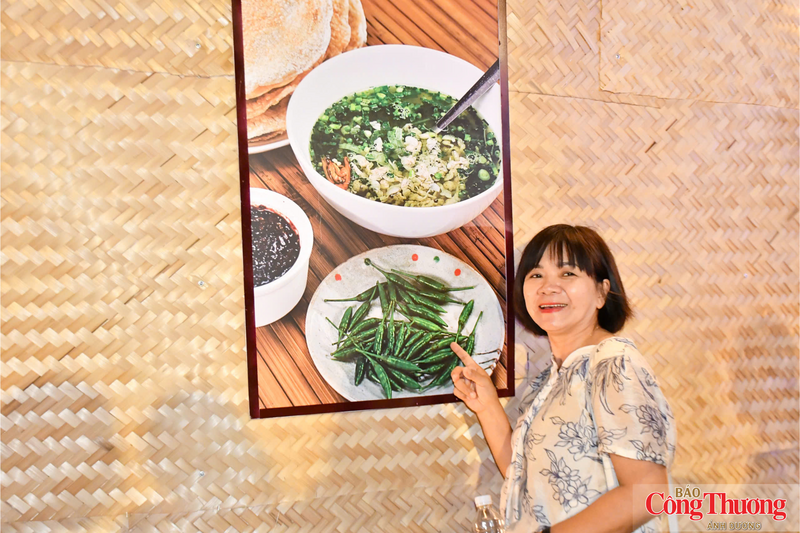Những hình ảnh và câu chuyện về món ăn dân dã này được giới thiệu rộng rãi với du khách.