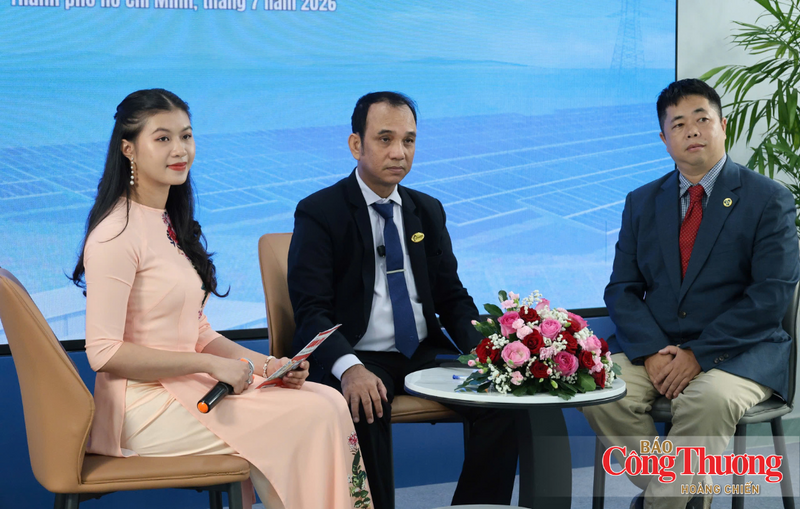 Ông Trần Quốc Tâm và PGS.TS Phạm Trung Kiên tham dự talkshow trực tuyến với chủ đề "PIN có phải là dầu mỏ mới của thế kỷ 21?" do Báo Tuổi Trẻ tổ chức.