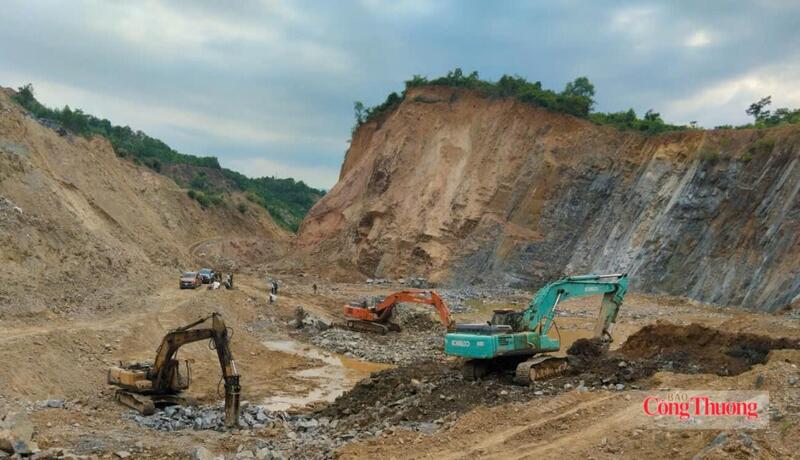 Một mỏ đá tại xã Bà Nà, TP. Đà Nẵng. Ảnh: Nam Trân.