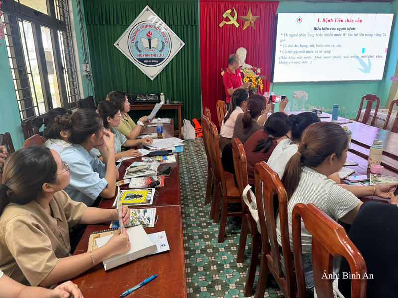 Truyền thông phòng chống dịch bệnh sau mưa lũ.