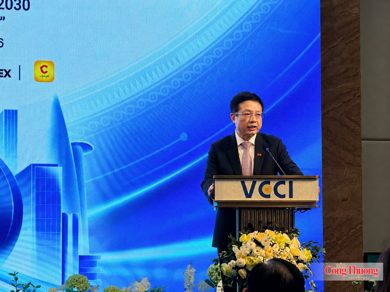 PGS.TS Hồ Sỹ Hùng - Chủ tịch Liên đoàn Thương mại và Công nghiệp Việt Nam (VCCI) phát biểu tại sự kiện.