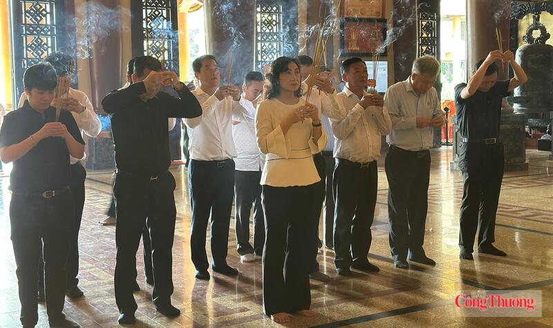 Bộ Công Thương dâng hương tưởng niệm các Anh hùng - Liệt sĩ tại TP. Hồ Chí Minh - 1