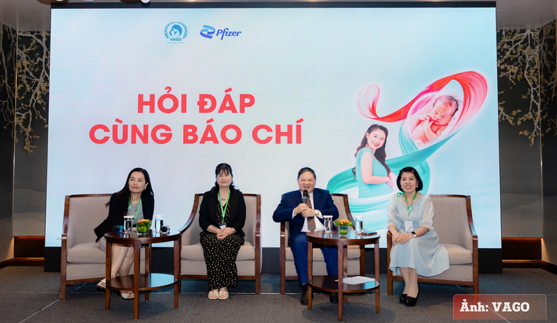 Các chuyên gia trao đổi tại tọa đàm