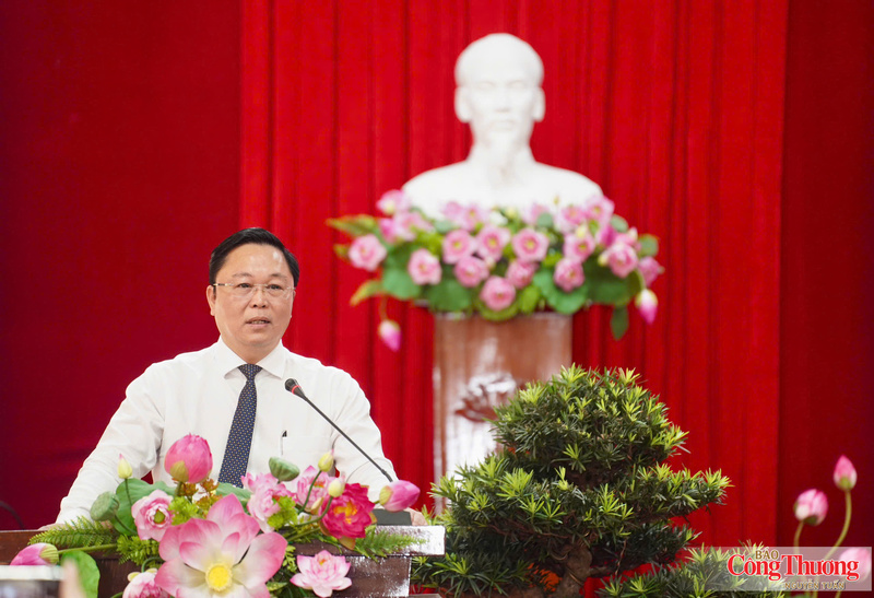 Tân Chủ tịch UBND thành phố Huế Lê Trí Thanh phát biểu.