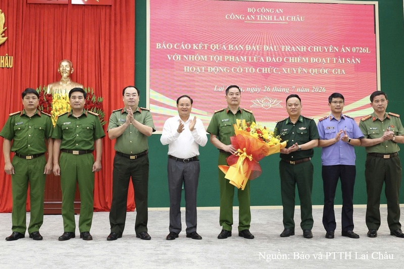 Bí thư Tỉnh ủy Lê Minh Ngân biểu dương, chúc mừng Công an tỉnh Lai Châu, Cục Cảnh sát hình sự, Cục Phòng, chống ma túy và tội phạm cùng các lực lượng phối hợp đã dũng cảm, mưu trí, quyết liệt đấu tranh, triệt phá thành công chuyên án.