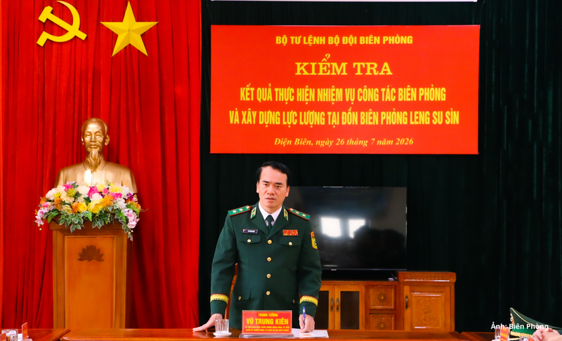Trung tướng Vũ Trung Kiên, Ủy viên Ban Chấp hành Trung ương Đảng, Ủy viên Quân ủy Trung ương, Tư lệnh Bộ đội Biên phòng phát biểu tại buổi làm việc.