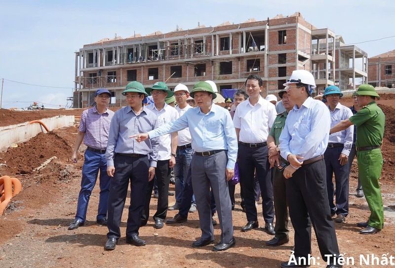 Chủ tịch UBND tỉnh Quảng Trị Lê Hồng Vinh kiểm tra tiến độ dự án tại xã Hướng Phùng