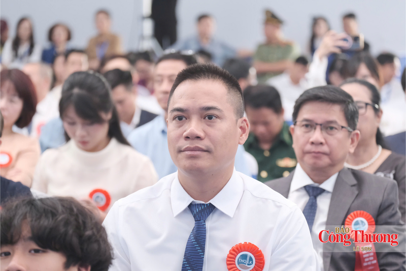 Lần đầu tiên Việt Nam sản xuất thành công nhôm thỏi - 13