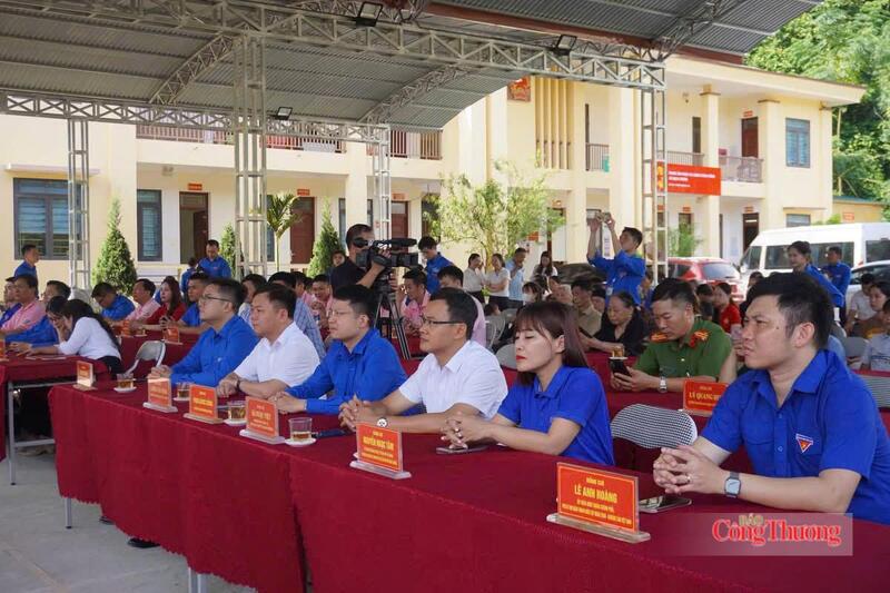 Các đại biểu tham gia Chiến dịch ‘Kỳ nghỉ hồng’ và ‘Mùa hè xanh’ năm 2026 tại xã Bạch Thông, tỉnh Thái Nguyên.
