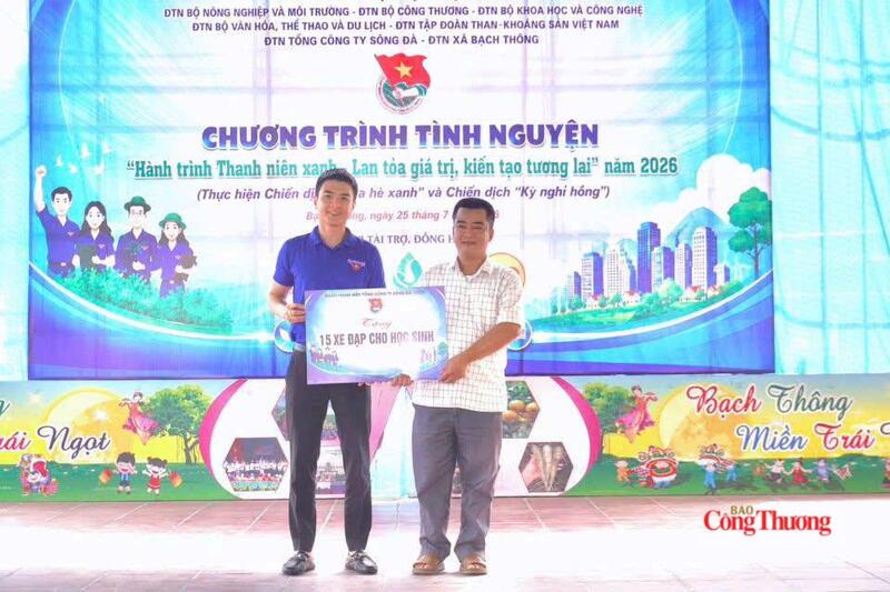 Những chiếc xe đạp có ý nghĩa vô cùng to lớn đối với các em học sinh.