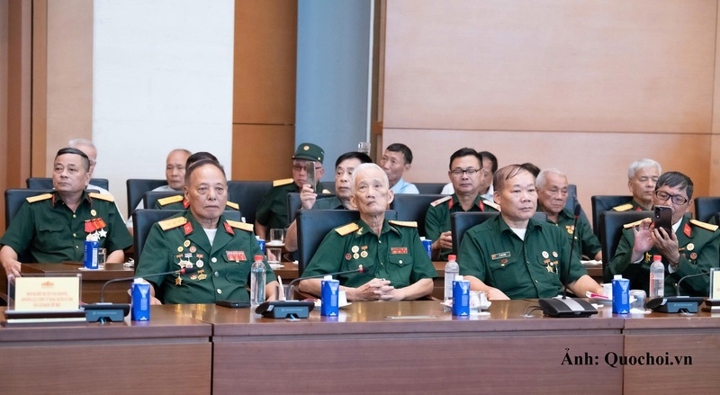 Đại biểu tham dự buổi gặp.
