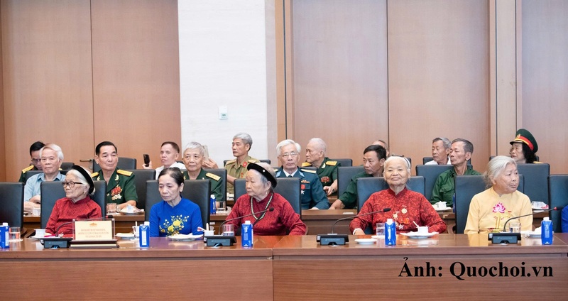 Đại biểu tham dự buổi gặp.