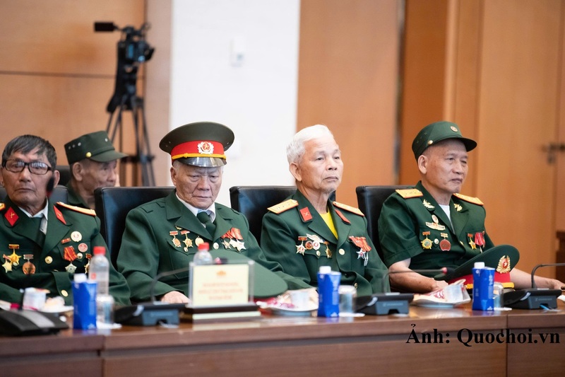 Đại biểu tham dự buổi gặp.