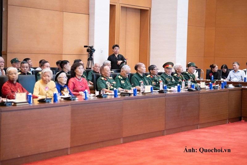 Đại biểu tham dự cuộc gặp.