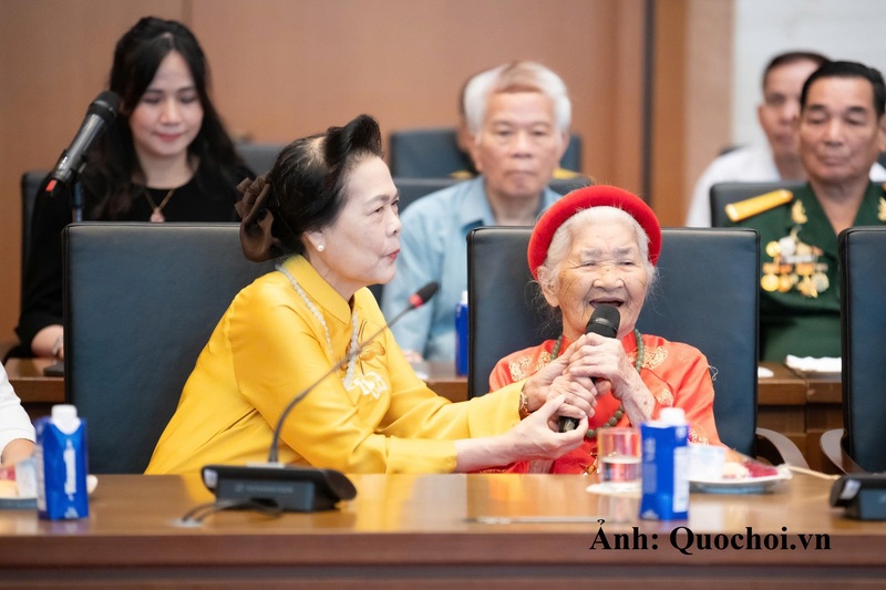 Mẹ Việt Nam Anh hùng Nguyễn Thị Điềm, thành phố Hà Nội có 2 con là liệt sĩ phát biểu.
