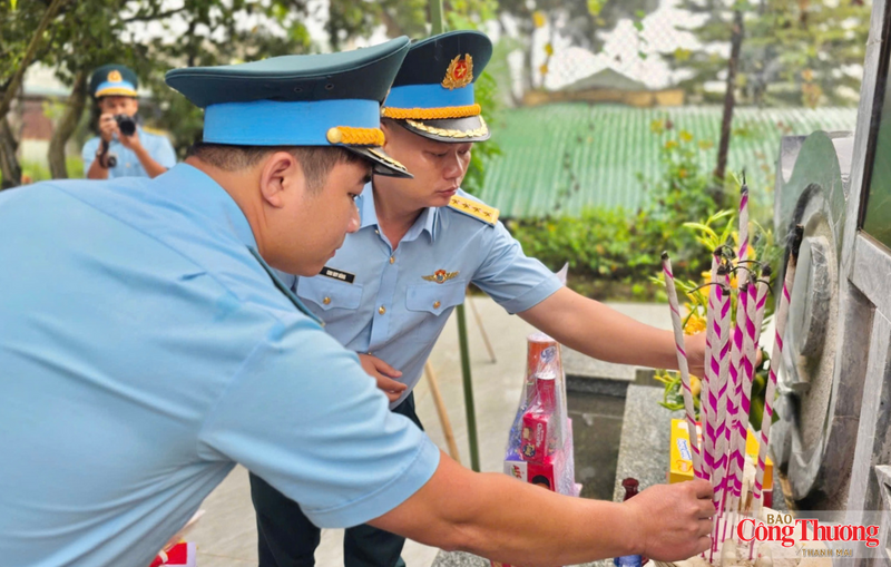 Trong không khí thành kính, các đại biểu đã dành phút mặc niệm, dâng hoa, dâng hương tưởng nhớ các Anh hùng liệt sĩ, bày tỏ lòng tri ân đối với những người đã hy sinh vì độc lập, tự do của Tổ quốc.
