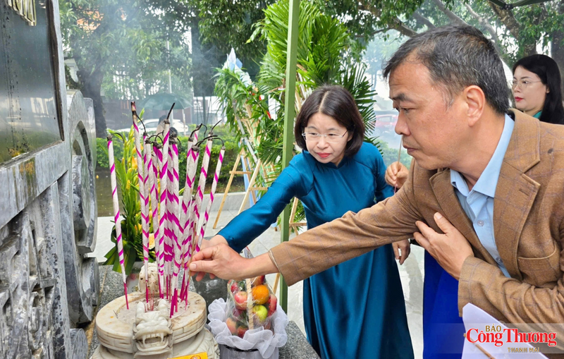 Đảng ủy, HĐND, UBND, Ủy ban MTTQ Việt Nam phường Thống Nhất tổ chức lễ dâng hoa, dâng hương tại Bia tưởng niệm các chiến sĩ cách mạng hy sinh tại Trại giam Tù binh Pleiku.