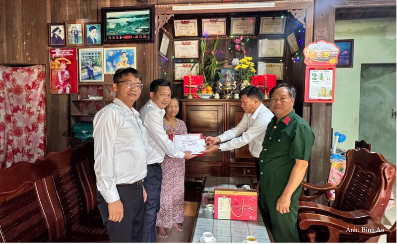 Đoàn AVC đến dâng hương Mẹ Việt Nam anh hùng Trần Thị Giới tại xã Sông Vàng (TP. Đà Nẵng)