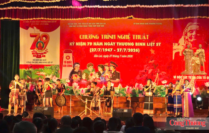 Xuyên suốt chương trình là ba chương nghệ thuật với những mạch cảm xúc nối tiếp nhau: “Bản hùng ca thời lửa đạn”, “Tây Nguyên bất khuất” và “Gia Lai ngày mới”.
