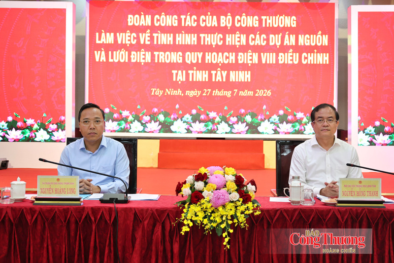 Thứ trưởng Bộ Công Thương Nguyễn Hoàng Long, Phó Chủ tịch Thường trực UBND tỉnh Nguyễn Hồng Thanh chủ trì buổi làm việc.