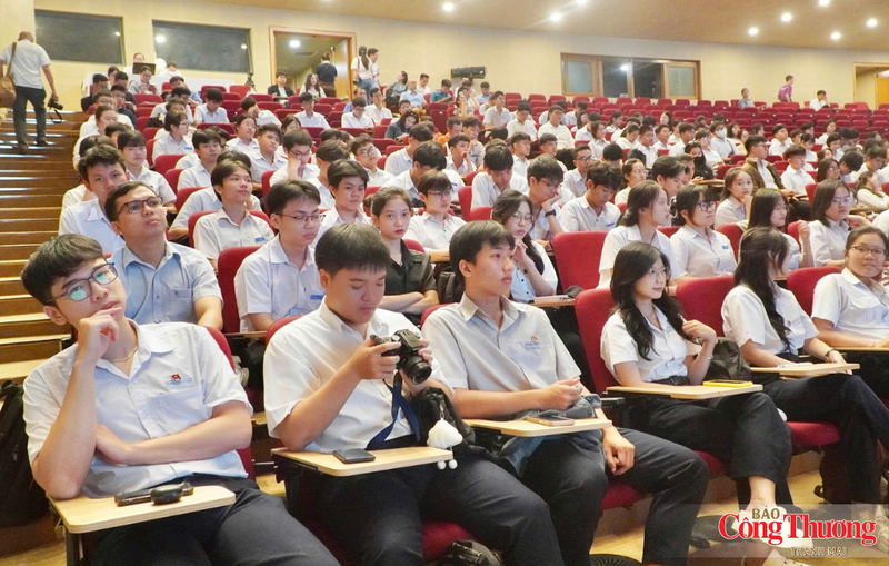 Hội nghị Quốc tế về Lượng tử và Bán dẫn góp phần đưa công nghệ chiến lược đến gần hơn với thế hệ trẻ và cộng đồng.