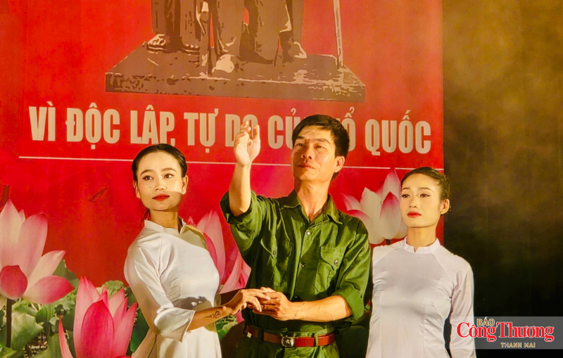 Xuyên suốt chương trình là ba chương nghệ thuật với những mạch cảm xúc nối tiếp nhau: “Bản hùng ca thời lửa đạn”, “Tây Nguyên bất khuất” và “Gia Lai ngày mới”.