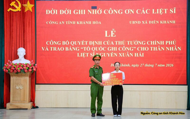 Trao bằng 'Tổ quốc ghi công' cho thân nhân liệt sĩ Nguyễn Xuân Hải - 4