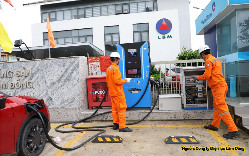 Kiểm tra hệ thống cấp điện tại trạm sạc xe điện trước khi đưa vào vận hành.