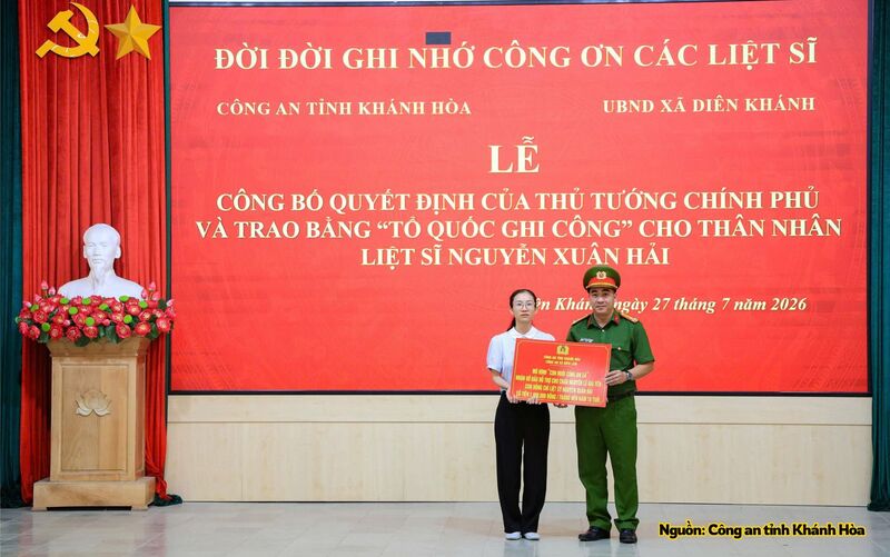 Trao bằng 'Tổ quốc ghi công' cho thân nhân liệt sĩ Nguyễn Xuân Hải - 5