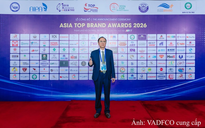 Tổng giám đốc Văn Hồng Sơn - Đại diện Công ty Cổ phần Phân lân nung chảy Văn Điển tham dự Lễ công bố Asia Top Brand Awards 2026 diễn ra tại TP. Hồ Chí Minh vào ngày 26/07/2026