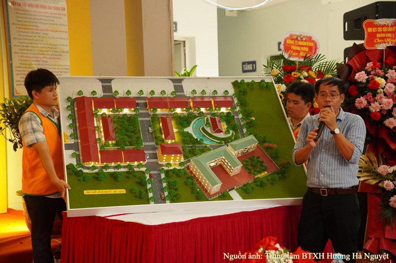 Sa bàn tổng thể Làng người già Bà Nguyệt Bao Dung, được thiết kế dựa trên sự tham vấn đa chiều nhằm tối ưu hóa công năng, đảm bảo sự an toàn và tiện nghi cho người cao tuổi.