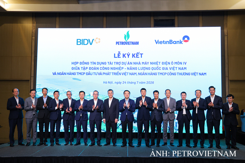 Lãnh đạo Petrovietnam, BIDV và VietinBank tại lễ ký kết. Ảnh: Petrovietnam