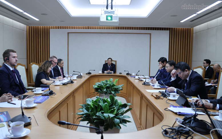 Phó Thủ tướng Thường trực Phạm Gia Túc làm việc với ông Christopher Hudson, Chủ tịch toàn cầu Tập đoàn DMG Events - Ảnh: VGP/Phương Nguyên