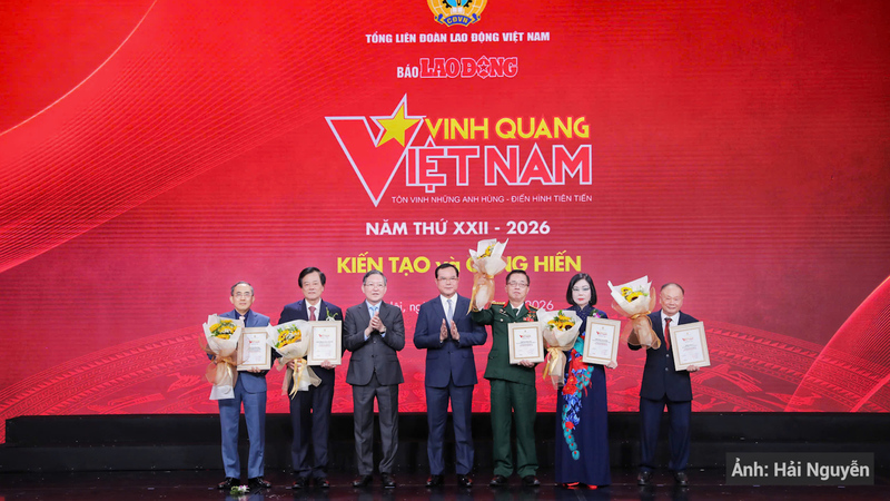 Chương trình đã vinh danh 5 cá nhân có những thành tích xuất sắc trong giáo dục, nghiên cứu khoa học, sản xuất kinh doanh; những nhân tố truyền cảm hứng, mang đến những giá trị tinh thần to lớn cho xã hội.