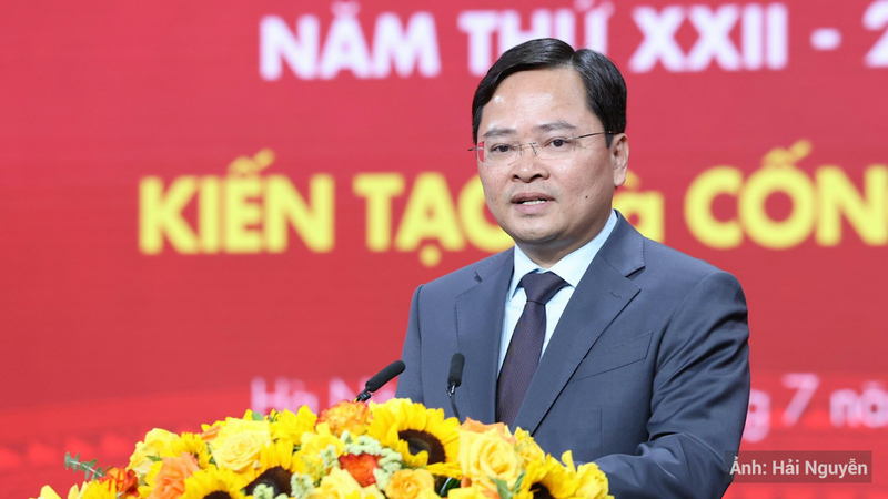 Đồng chí Nguyễn Anh Tuấn - Ủy viên Trung ương Đảng, Phó Chủ tịch Ủy ban Trung ương Mặt trận Tổ quốc Việt Nam, Chủ tịch Tổng LĐLĐVN phát biểu tại chương trình. Ảnh: Hải Nguyễn