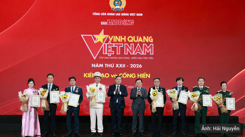 Các tập thể xuất sắc được vinh danh tại chương trình.